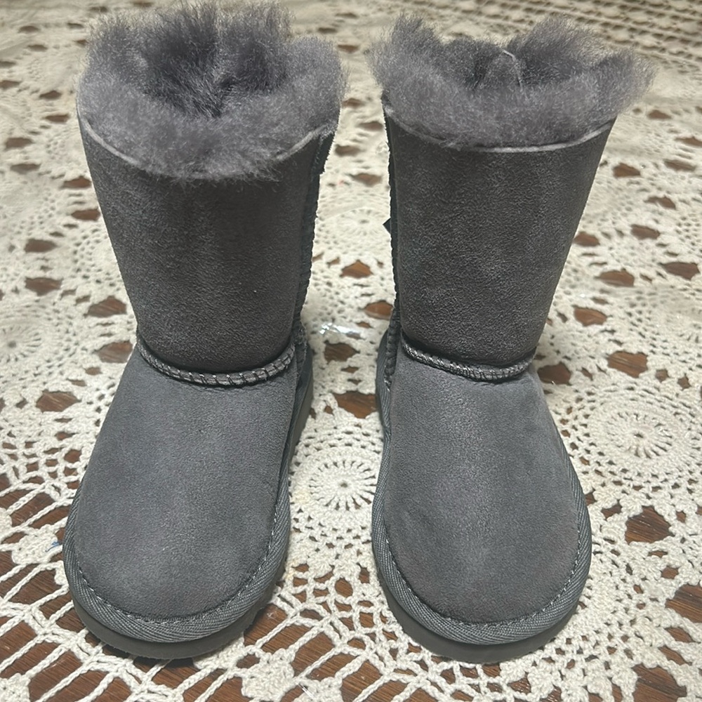 Brand New UGG Bailey Bows